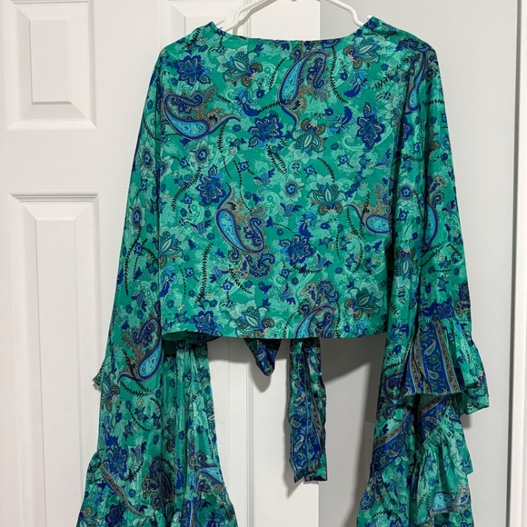Top with butterfly sleeves - Picture 3 of 3